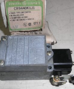 CR9440K1J1, GE, Switch; Sensitive, 5930-00-531-5464, Track-Type Limit Switch w/ Roller, Made in USA, New Old Stock, Light oxidation, L1B9