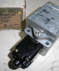 CR9440K1M1, GE, Switch; Sensitive, 5930-21-877-5422, Track-Type Limit Switch w/ Roller, Made in USA, New Old Stock, Light oxidation, L1A10