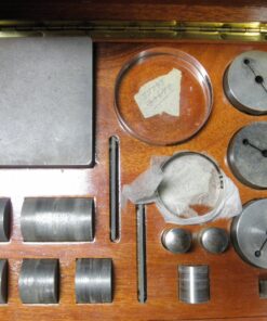 Van Keuren Micrometer Lapping & Testing Kit Polaris N/FS No NS80632. G-291 and 33670 optical flats. Some parts have light oxidation and marks. Tape and labels are present on case. R1B12 